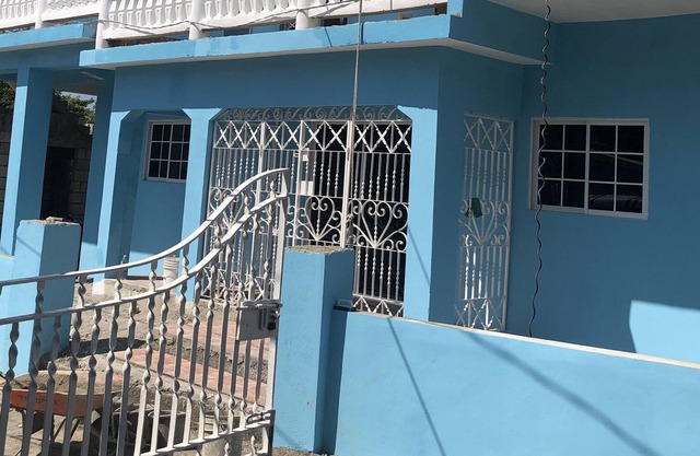Minutes to the Beach-360 panoramic views Authentic Jamaican getaway