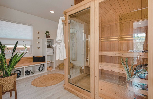 Minutes Uptown with Sauna, Fireplace, & Brick Oven. 3 bed 3 bath