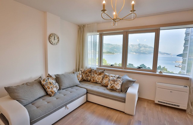 Miracle -perfect apartment with charming seaview, romantic white and comfortable