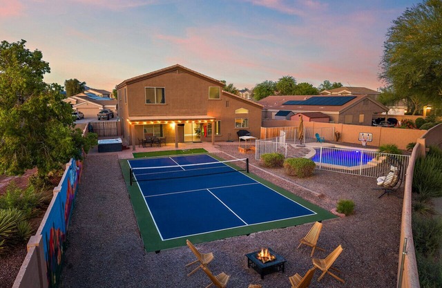 Mirage Peak Manor Luxury Villa w/Pool Spa Pickleball & Games Hosted by Relaxtay