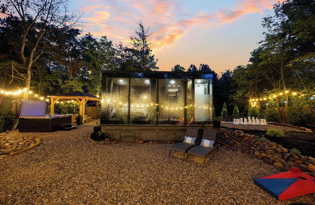 Mirror Cabin-Luxury-Hot Tub-FirePit-Secluded