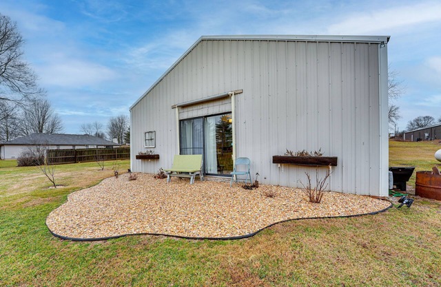 Missouri Couple's Retreat: 'Shouse' w/Patio, Yard