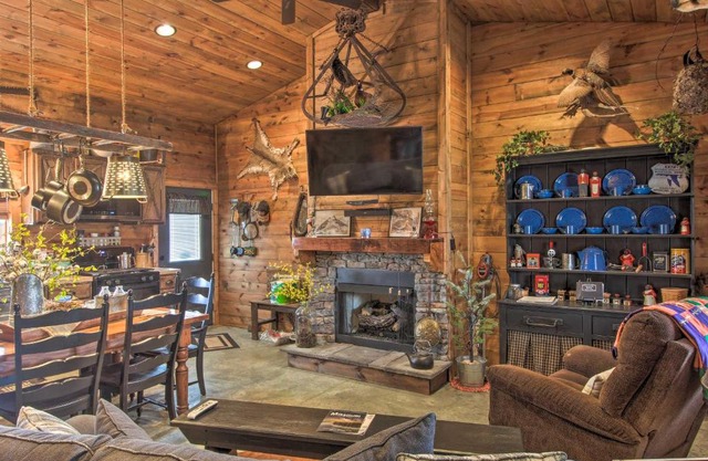 Missouri Vacation Rental with Fire Pit Access