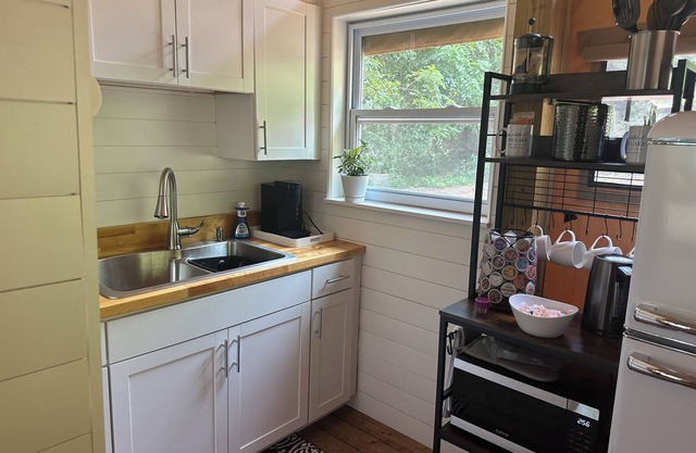 Mistletoe, Luxurious Lake Front Glamping Tent on Lake Hickory