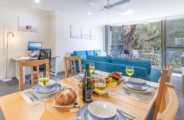 Mistral Court, 15 17 Mistral Close - fantastic unit with wifi and water views