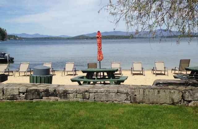 Misty Harbor Resort, walk to concerts at NH Bank Pavilion beach on Lake Winni.