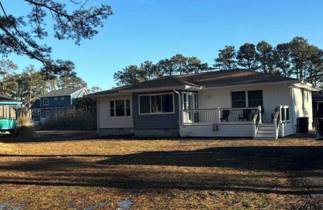 Misty Manor! Updated Cottage Near Beach! Water Access, Linens Included!