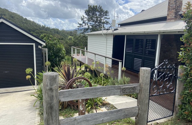 Misty Mountain 2br Cottage with large entertaining deck Krambach Mountain