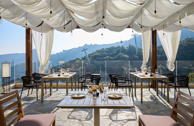 Miyue Shenzhen Tianlu Secret Wild Wizard Holiday Hotel