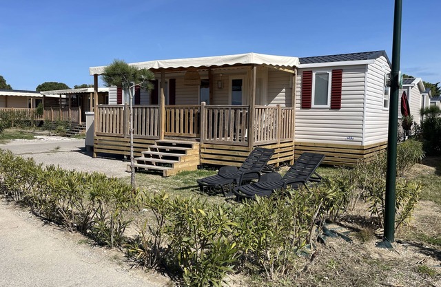 Mobil-home Tout Confort, Bord de Mer. Vue Coucher de Soleil sur L'étang