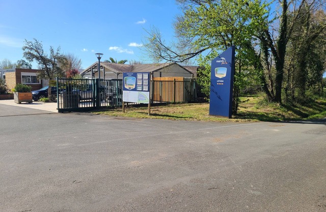 Mobile home in a 4-star campsite