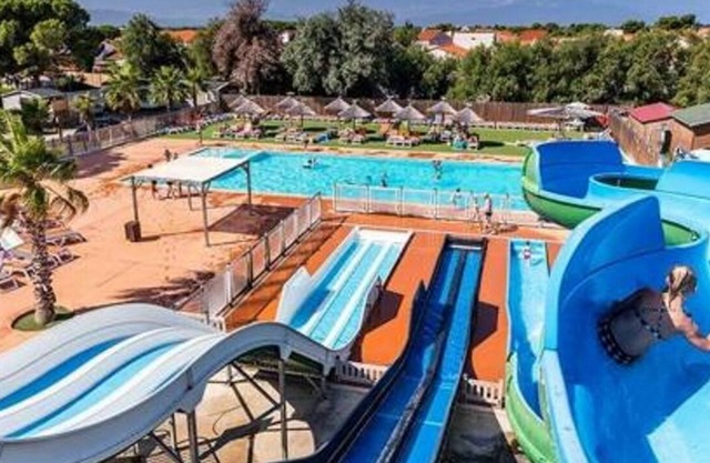Mobile home 2 bedrooms 4 to 6 people in a 4 star campsite near the beach