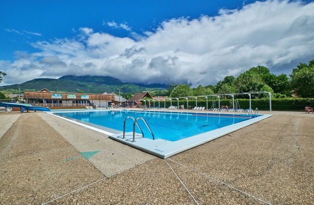 Mobile Home "4 Personnes 201" with Shared Pool & Private Terrace