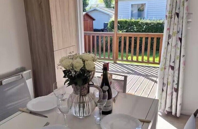 Mobile home with shared pool in Saint-Arnoult