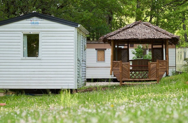 MOBILHOME with bamboo straw hut near rocamadour