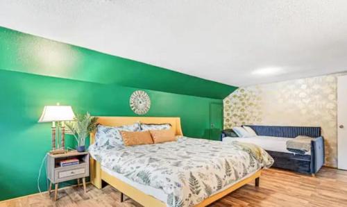 Mobys Beach Getaway Sleeps 11! Flat Beach Access Near Seabrook in Pacific Beach