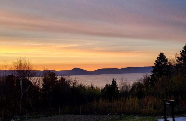 Moceanset Getaways - Luxurious, Ocean, Mountain And Sunset Views "Camping Experience"