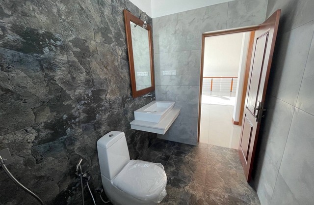 Modern luxury house within walking distance to all conveniences