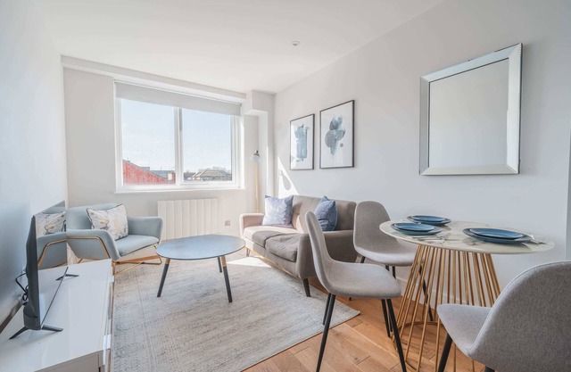 Modern 1 Bedroom Apartment in Central Eastleigh