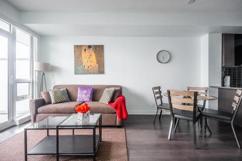 Modern 1 Bedroom Dunfield Ave Apartment