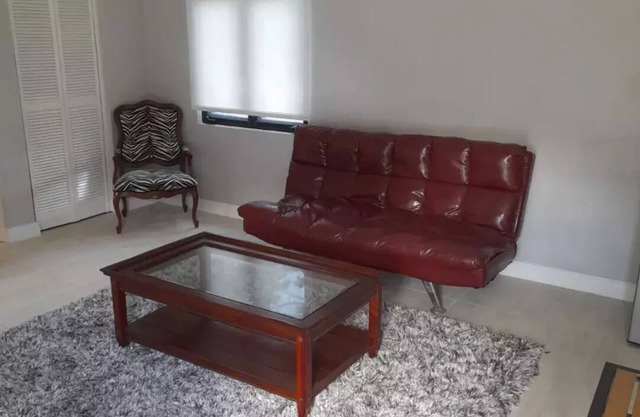 Modern 1 Bedroom with pool next to Goldeneye