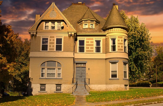 Modern 1900 Victorian Home - King Beds - Beautiful views of W&J Campus