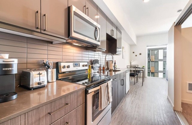 Modern 1BR 1BA - Long Term Gym Parking Redmond DT