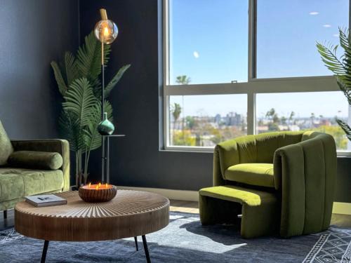 Modern 1BR Apartment with Pool, Hot Tub and Gym Access 10mins to Universal Studios