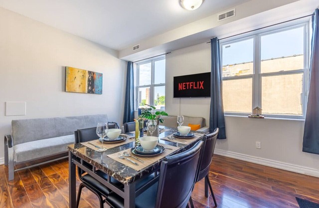 Modern 1BR Getaway, Walk to Niagara Falls