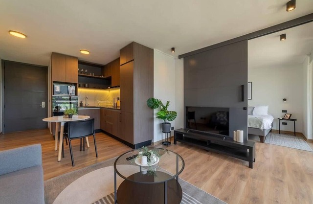 Modern 1BR steps from Escuela Militar