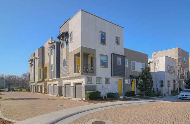 Modern 2 bed/2.5 bath home with functional with a dedicated work space.