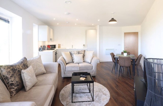 Modern 2 bed, close to Bicester Village+ Parking