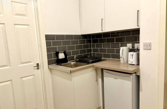Modern 2 Bedroom Apartment - Neath Port Talbot Near Briton Ferry Train Station