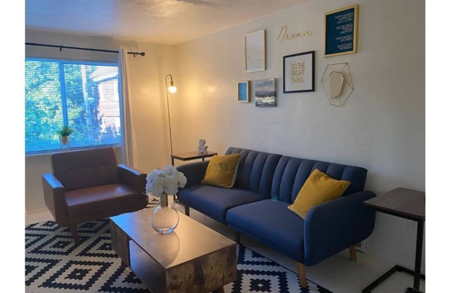 Modern 2 Bedroom Apartment Close to Shopping