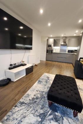 Modern 2 Bedroom Apartment