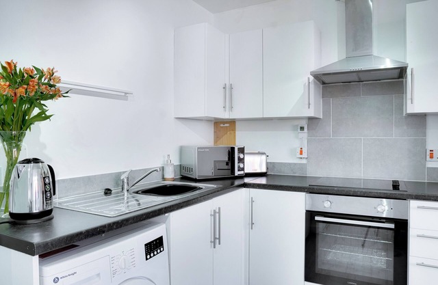 Modern 2 bedroom flat near Liverpool City Centre