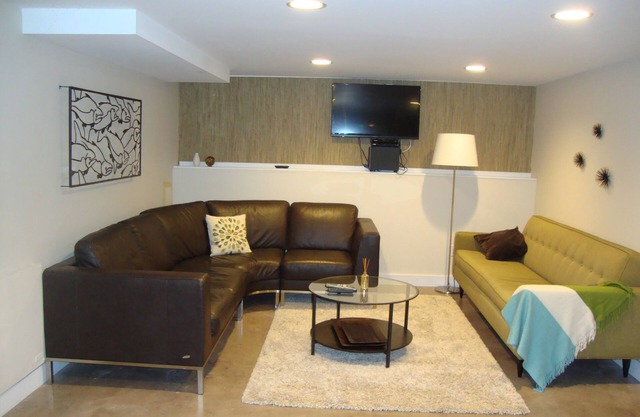 Modern 2 Bedroom Suite in 1924 Craftsman One Block from Greenlake