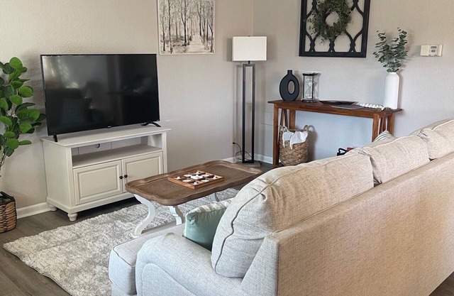 Modern 2-bedroom townhome with fenced yard in welcoming Taylor