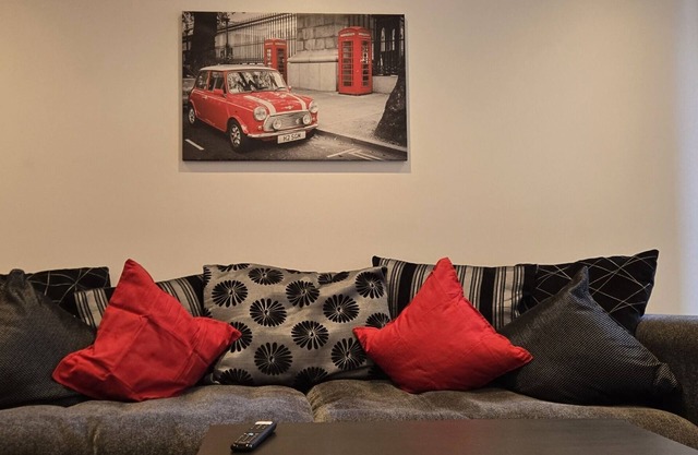 Modern 2BR Flat - Canary Wharf