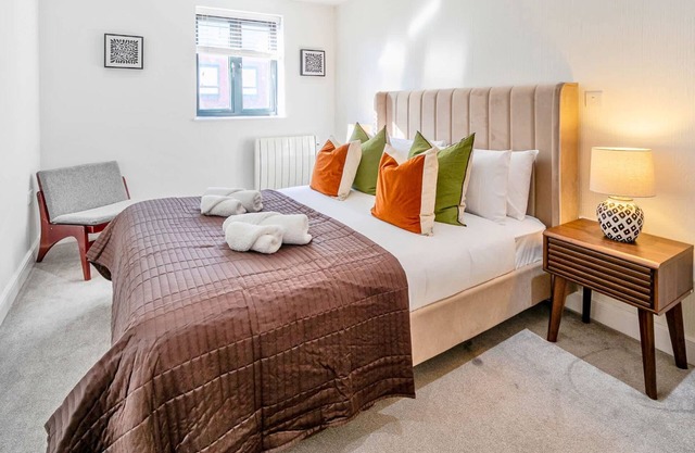 Modern 2BR | Pet-Friendly, Fast Wi-Fi, Netflix