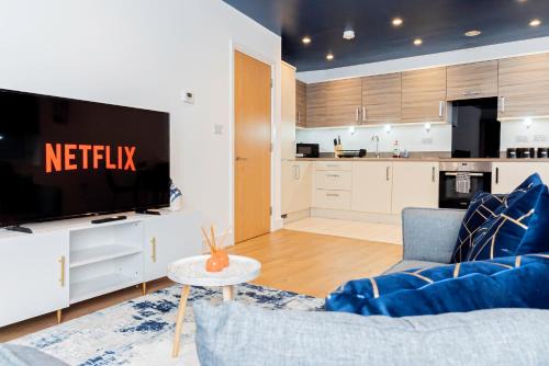 Modern 2BR Retreat in Southampton - Balcony, Free parking & Wifi