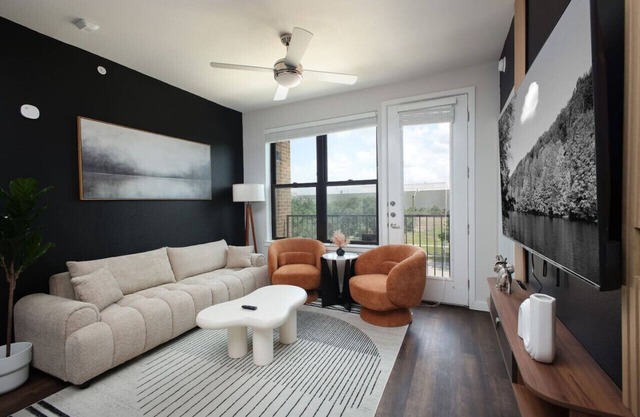 Modern 2BR-w/Prkng, Near Rvrwalk, Dome & Conv Ctr
