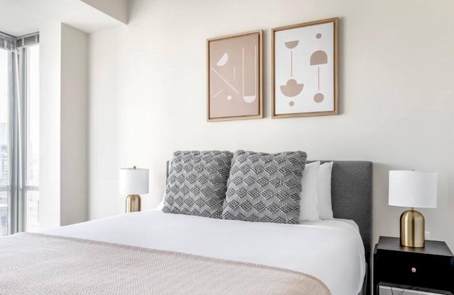Modern 2Br2Ba apartment