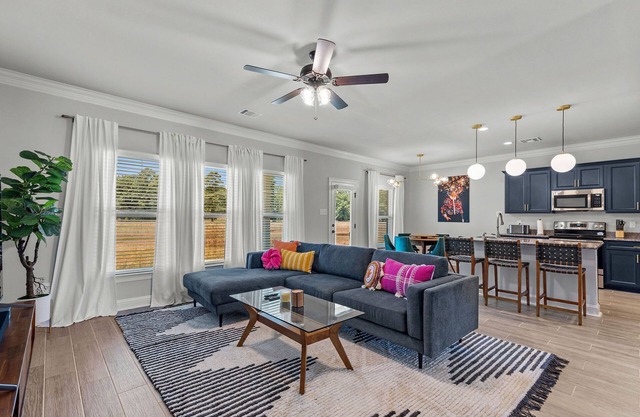 Modern 3 Bed/2 Bath in Haughton
