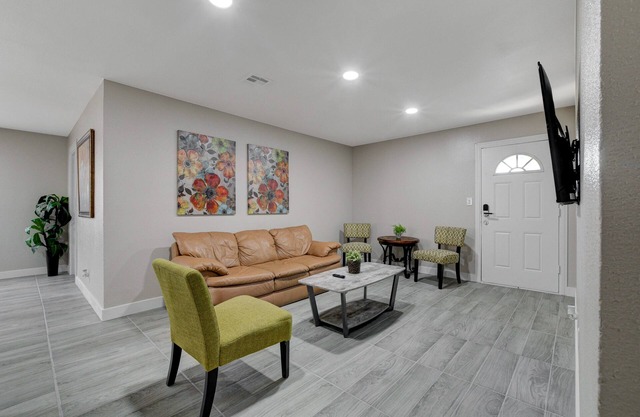 Modern 3 Bedroom Home with Pac-Man Arcade Fun!