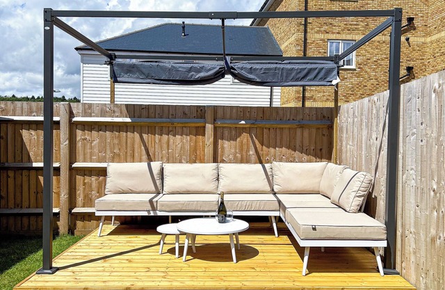 Modern 3 Bedroom House within 1 hour of London