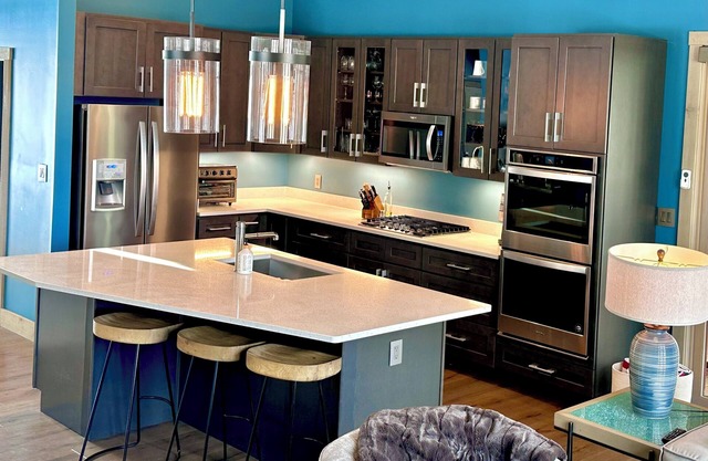 Modern 3-bedroom mountain house with fitness room, WiFi in lovely Lost City