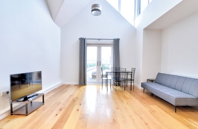 Modern 3 bedroom penthouse duplex apartment