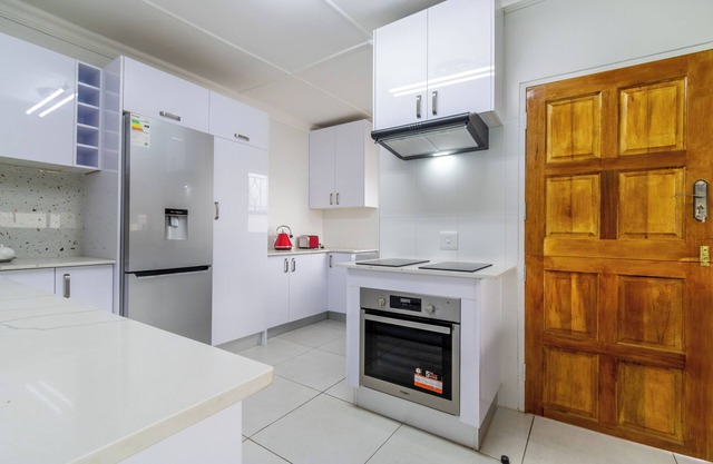 Modern 3bed House - Johannesburg Airport - In Security Complex with Pool