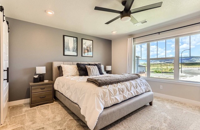 Modern 3BR/3BA Home w/Stunning Rocky Mtn Views